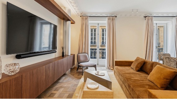 Adaptable Parisian space